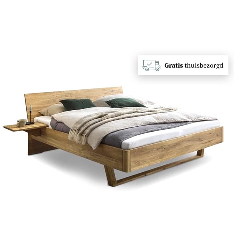 Hoog houten bed