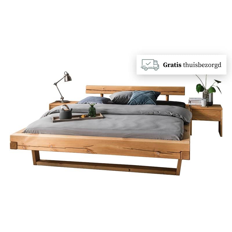 Robuust houten bed