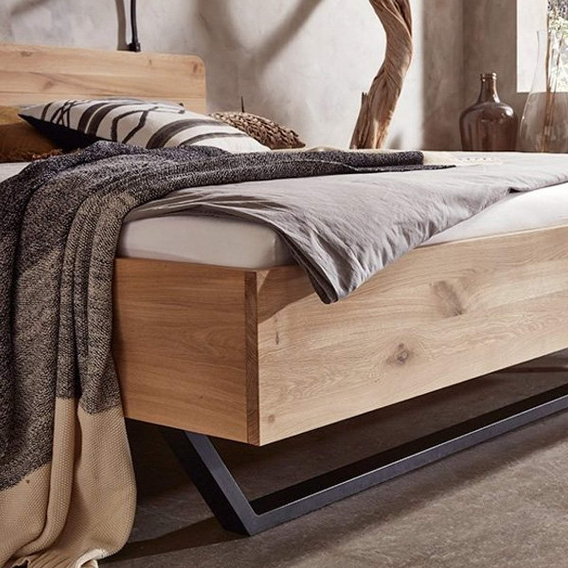 Blank houten bed
