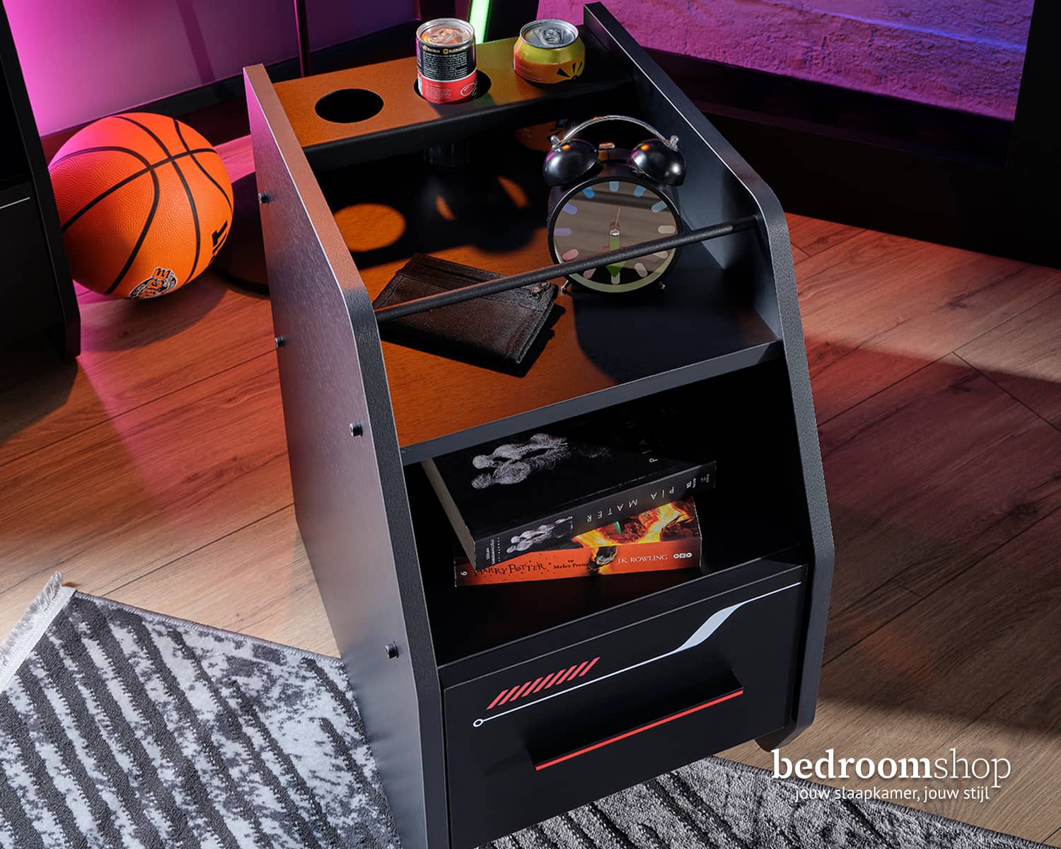 Kinderkamer nachtkastje