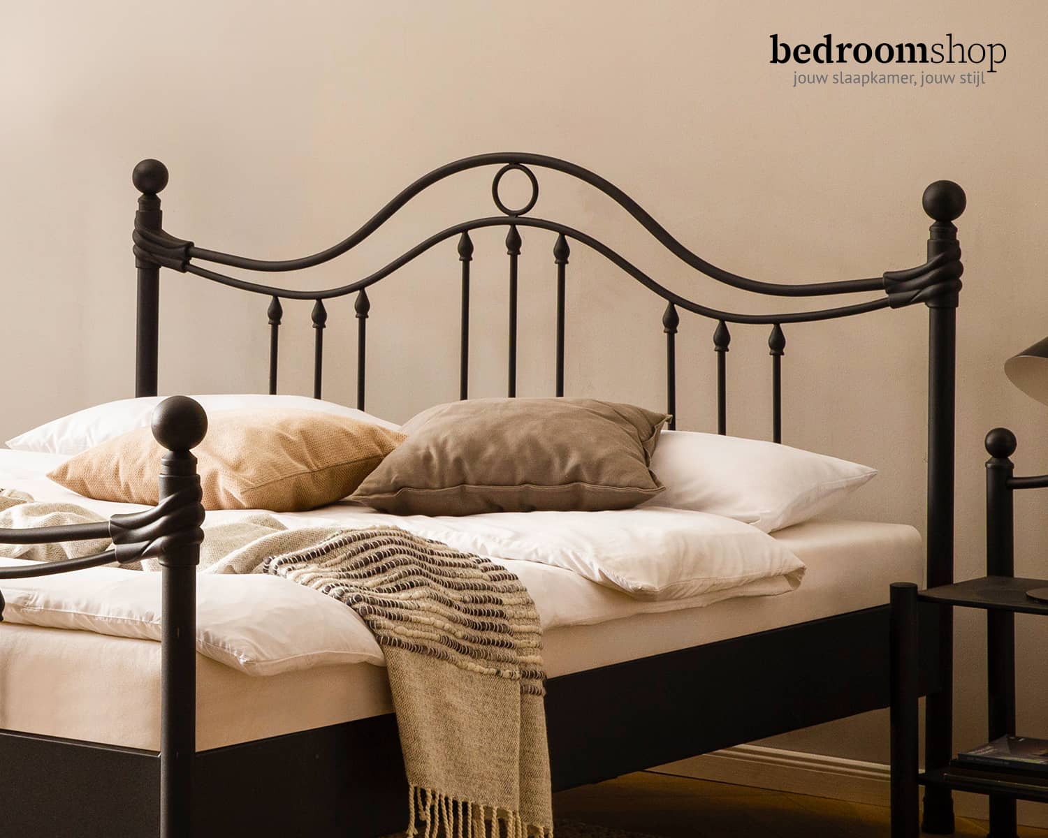 Metalen tweepersoonsbed Metalen tweepersoonsbed
