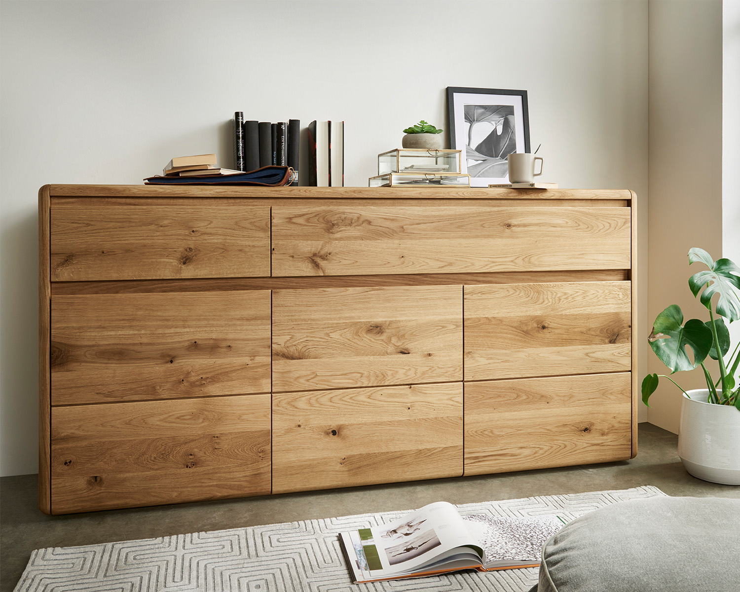 Grote massief eiken commode Grote massief eiken commode