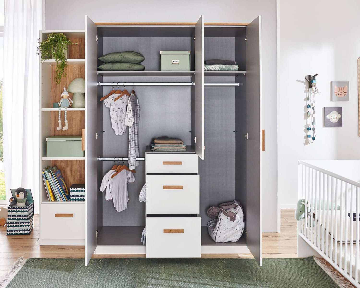 Babykamer draaideurkast 135 cm Babykamer draaideurkast 135 cm