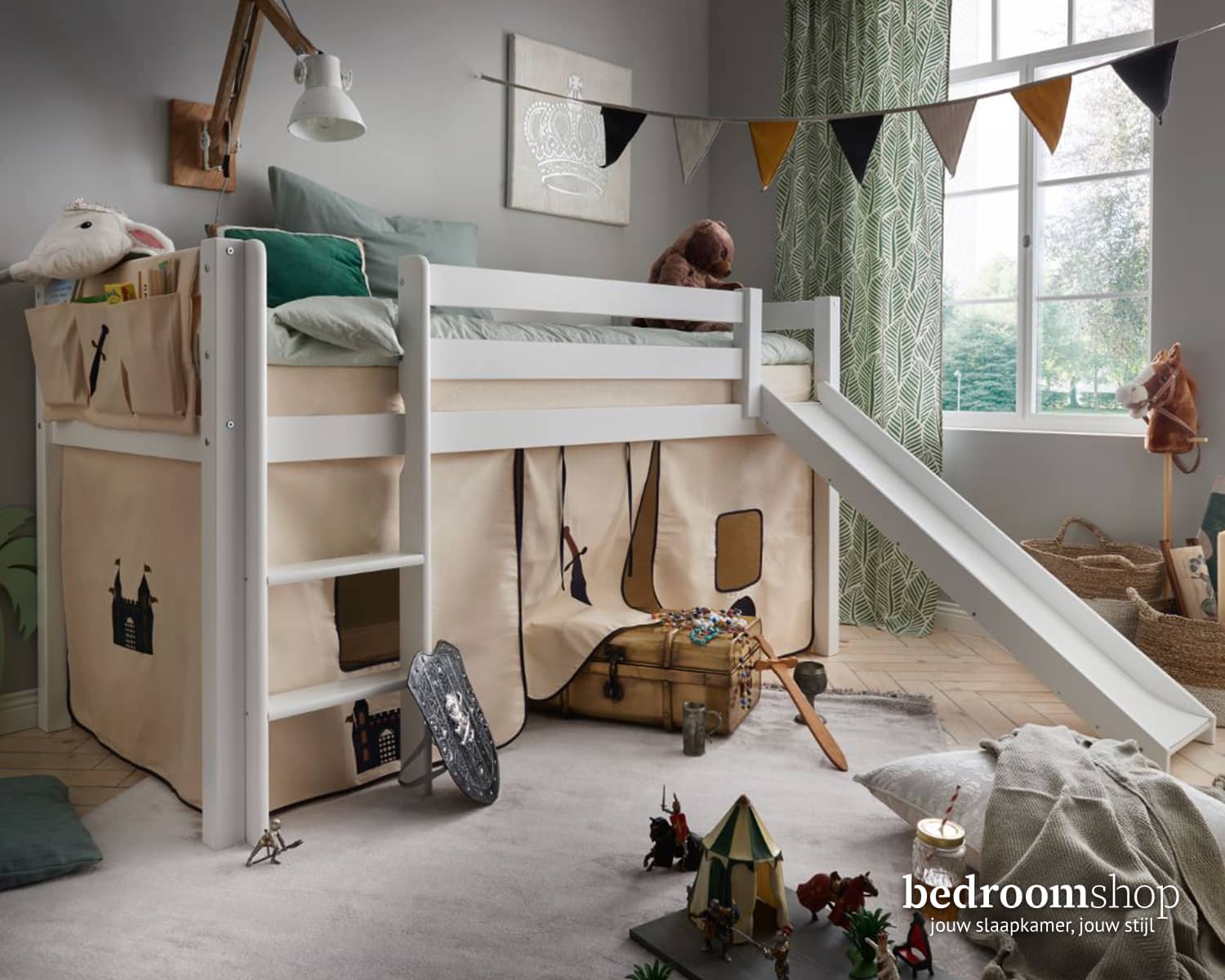 Halfhoogslaper met ridder gordijnenset-glijbaan Halfhoogslaper met ridder gordijnenset-glijbaan