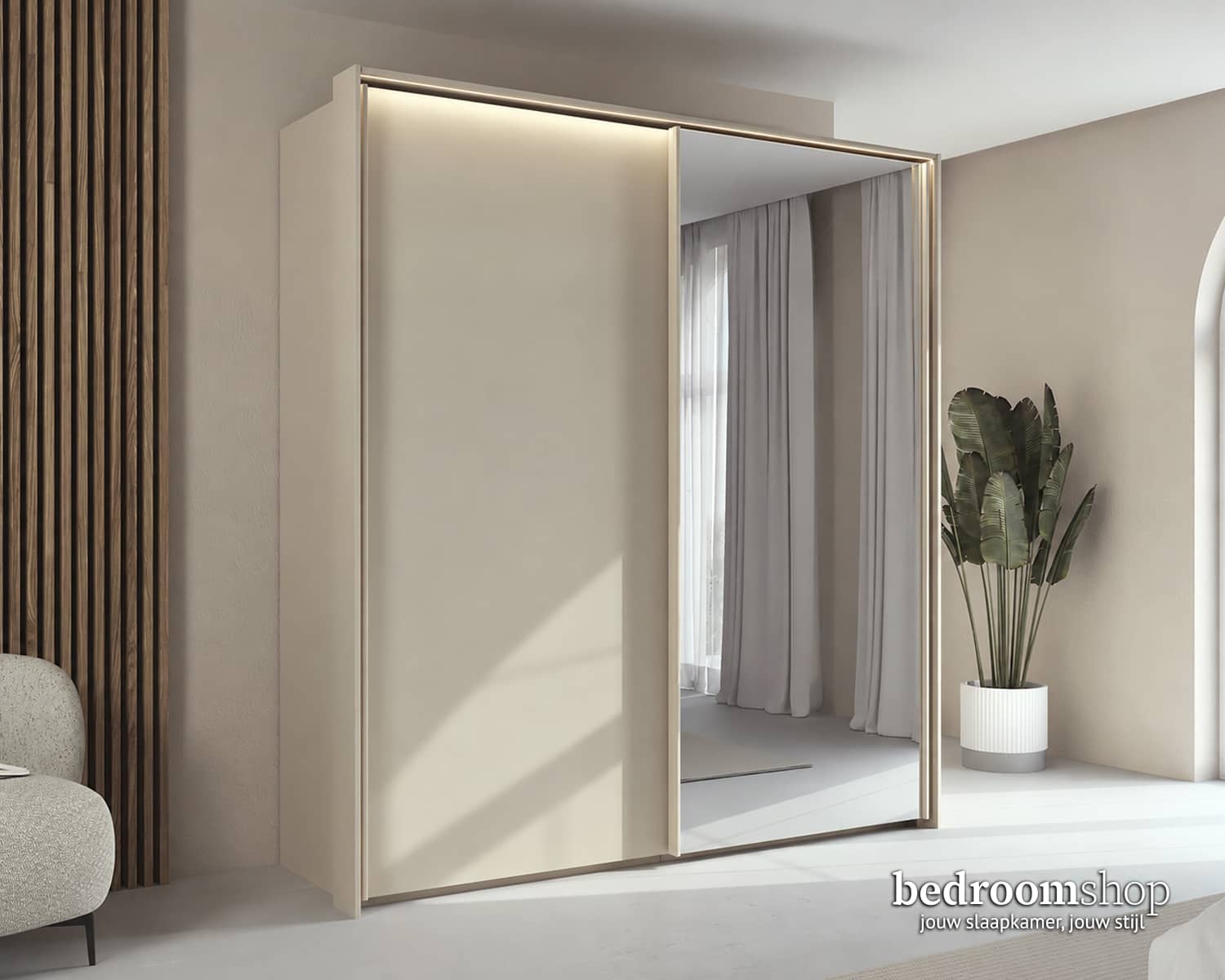 Beige kast met spiegel en sierlijst met verlichting Beige kast met spiegel en sierlijst met verlichting