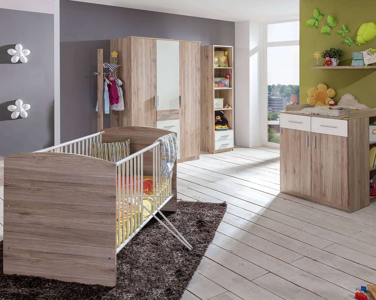 3-deurs kledingkast babykamer