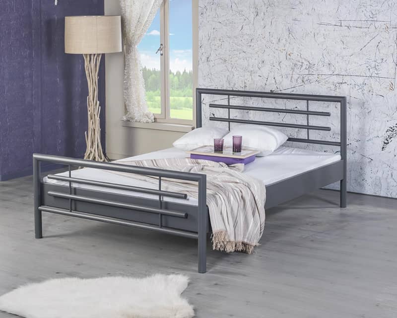 Modern bed metaal