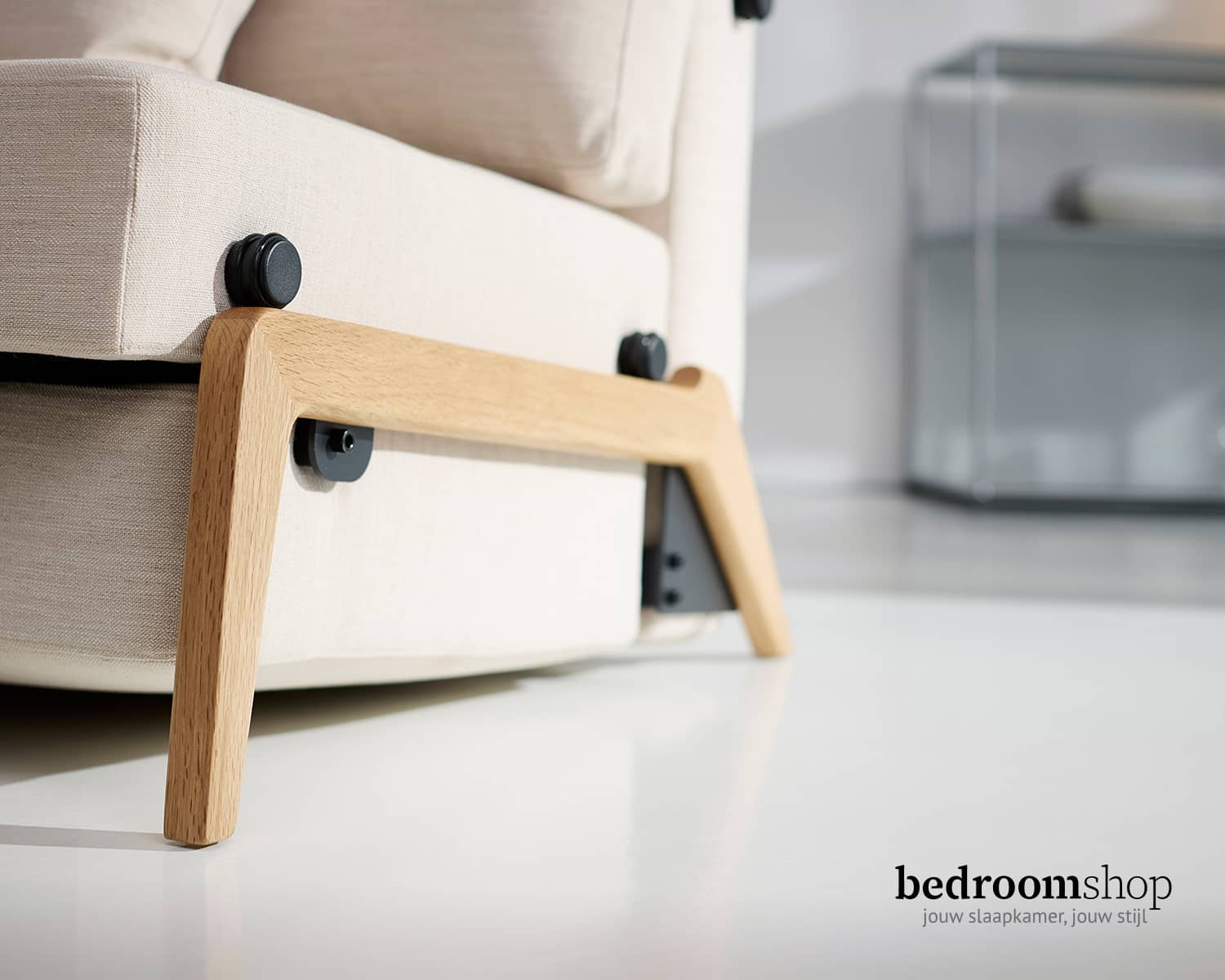 Slaapbank houten poot