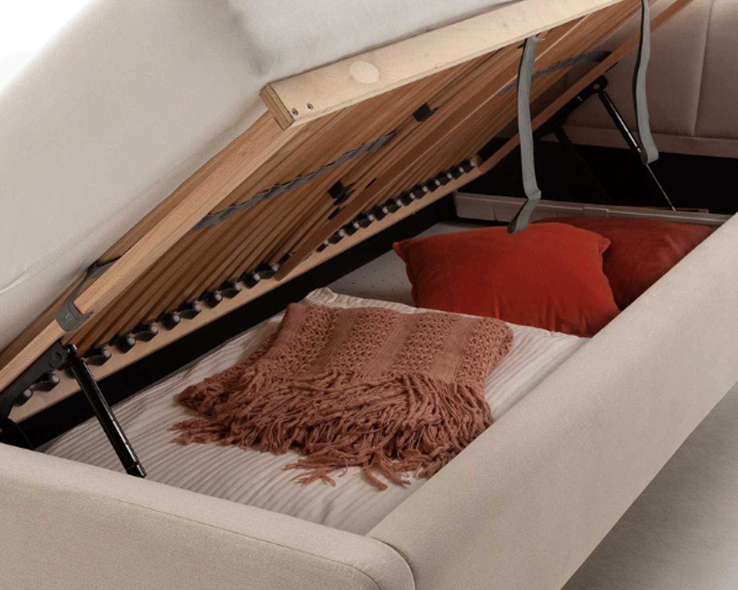 Bed met opbergruimte