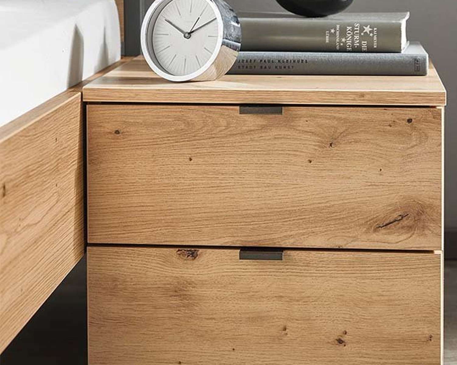 Houten nachtkastje Houten nachtkastje