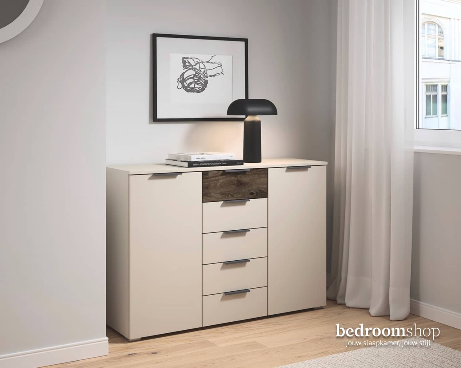 Dressoir laden en deurtjes slaapkamer Dressoir laden en deurtjes slaapkamer