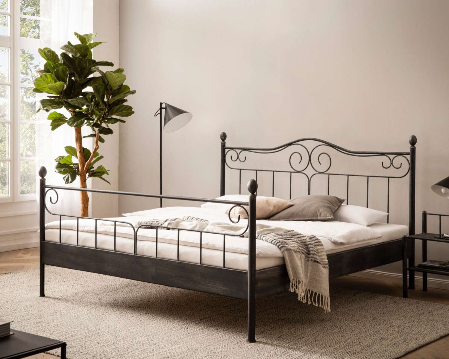 Metalen bed Alessandria in zwart zilver patiné