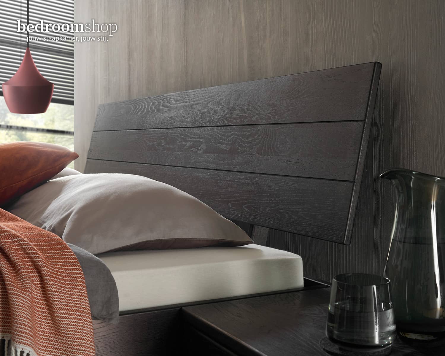 Zwart bed hoofdbord