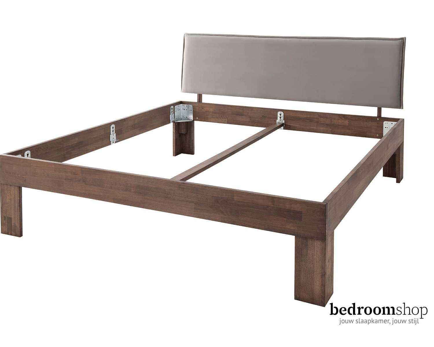 Houten bed donker Houten bed donker