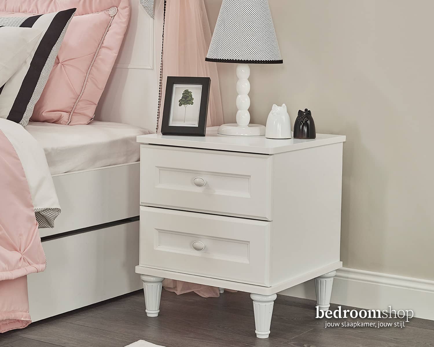 Nachtkastje wit meidenkamer