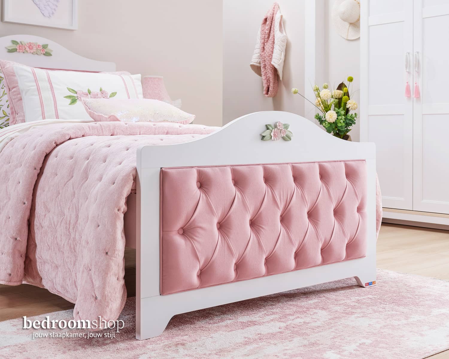 Meisjesbed roze wit