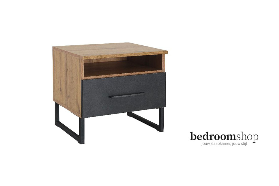 houten nachtkastje