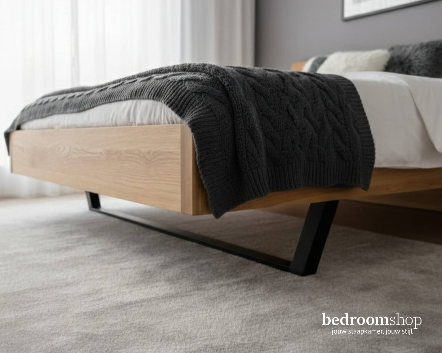 Bedpoot zwart houten bed