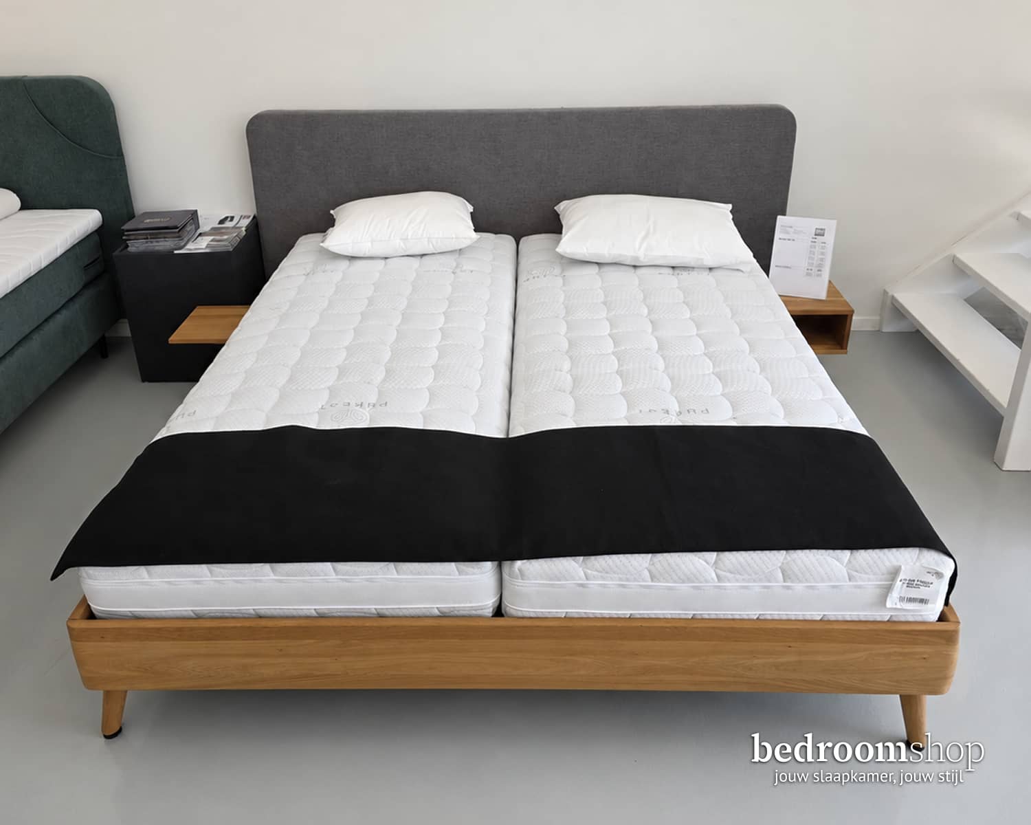Bed landelijk frontaanzicht Bed landelijk frontaanzicht