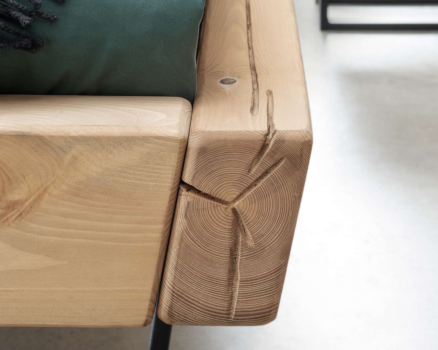 Detail grenen houten hoek Brixton balken bed Detail grenen houten hoek Brixton balken bed