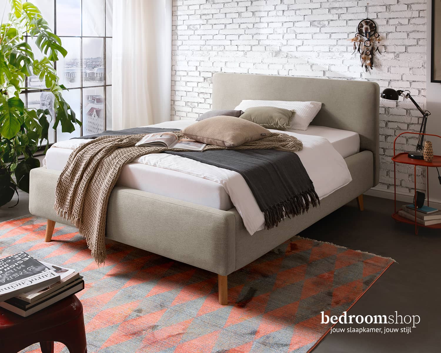 Taupe stoffen bed Taupe stoffen bed
