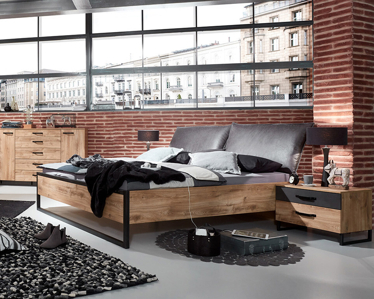 Tweepersoonsbed industrieel met hoofdkussens