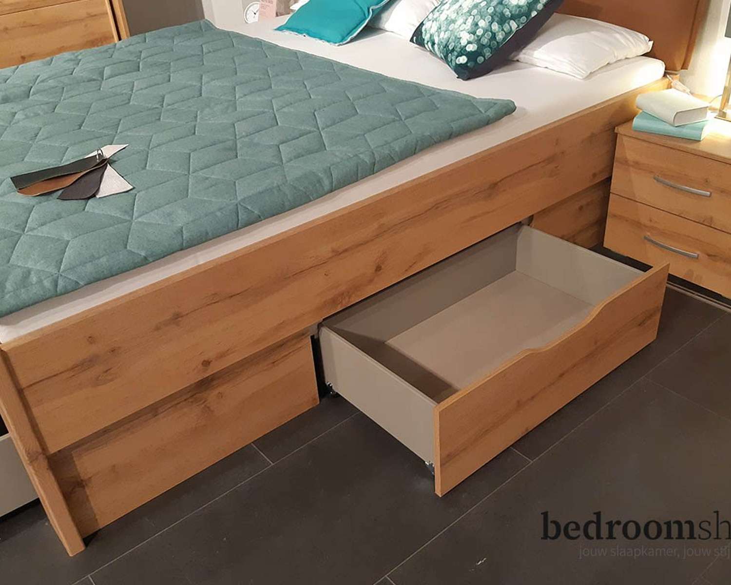 houten bed met lades houten bed met lades