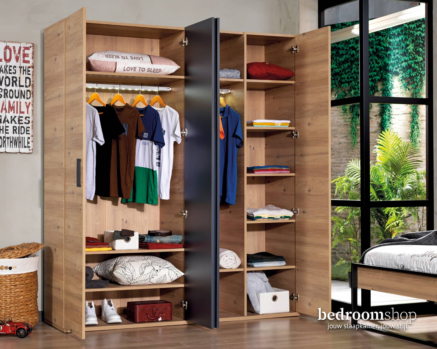 Kledingkast 4 deurs Kledingkast 4 deurs