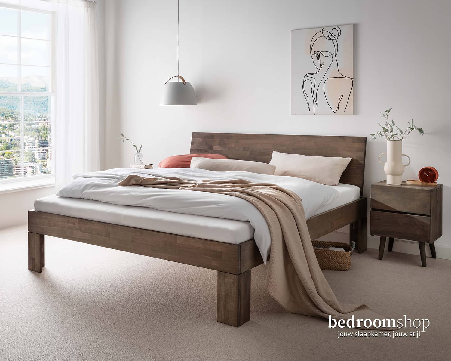 Donker houten bed - massief Donker houten bed - massief
