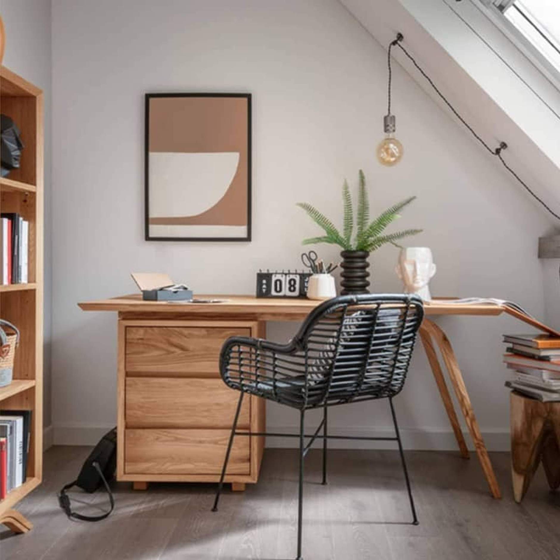 Klein houten bureau