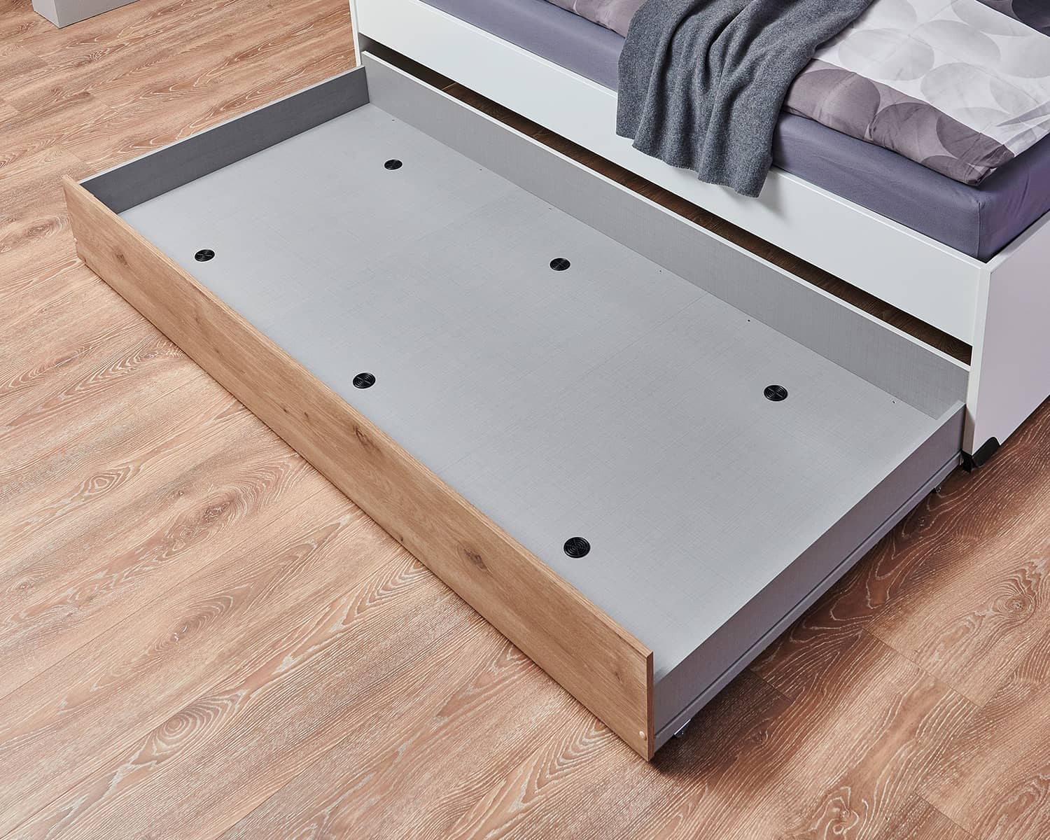 Uitschuifbed / lade imitatie eiken front Uitschuifbed / lade imitatie eiken front