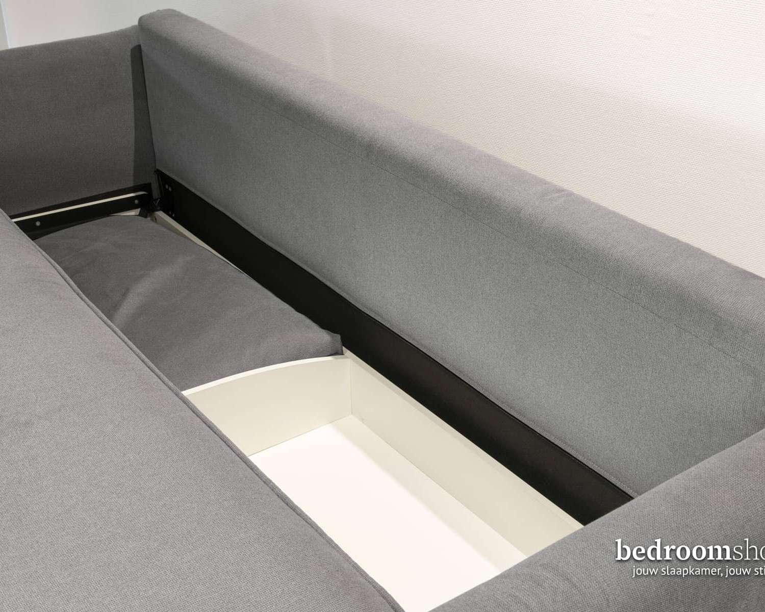 Slaapbank met opbergruimte Slaapbank met opbergruimte