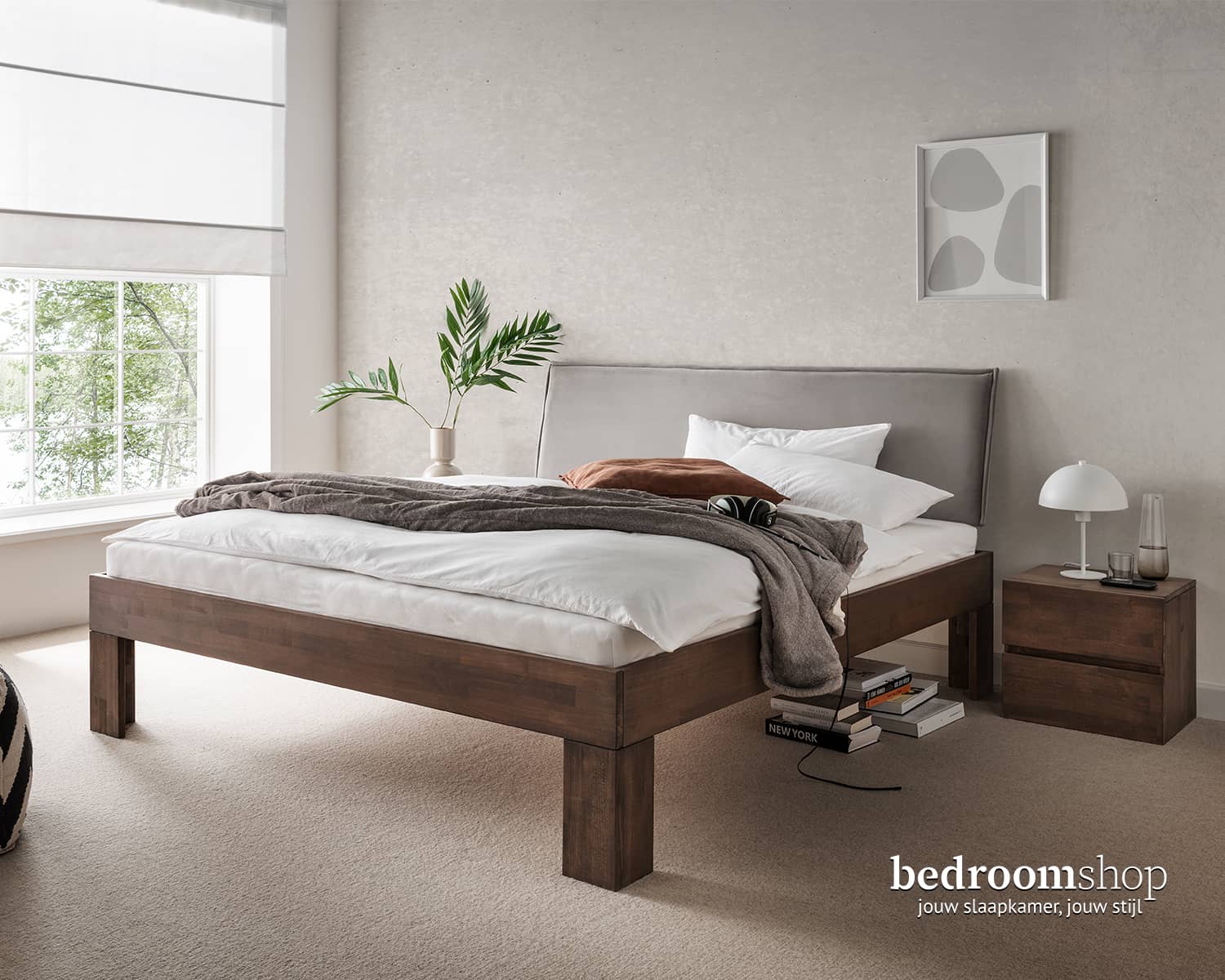 Houten bed stoffen hoofdbord Houten bed stoffen hoofdbord