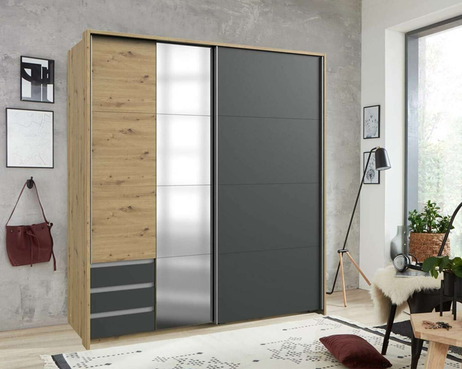 Houten kledingkast met lades en spiegel Houten kledingkast met lades en spiegel