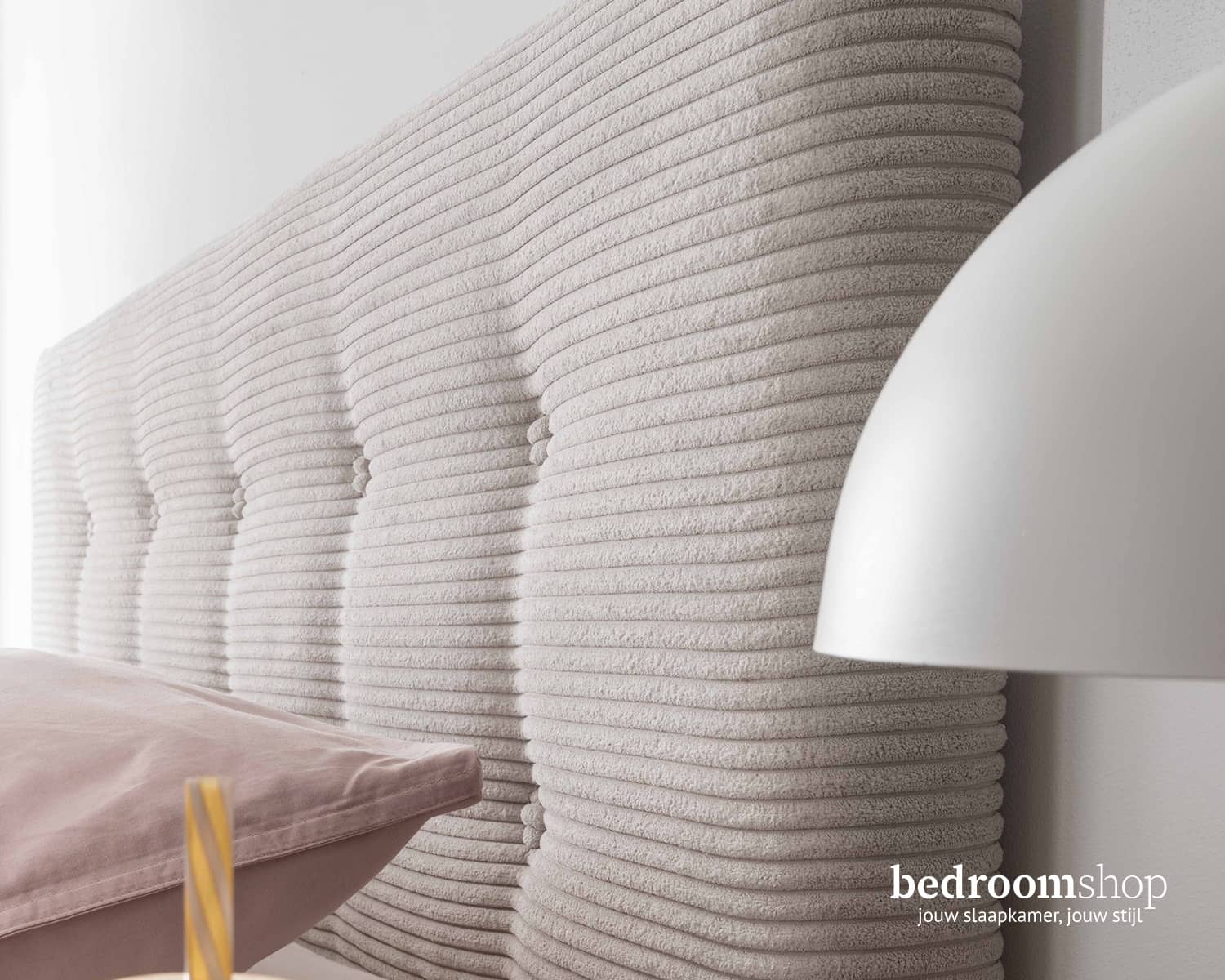 Hoofdbord twijfelaar lichtgrijze ribbelstof Hoofdbord twijfelaar lichtgrijze ribbelstof