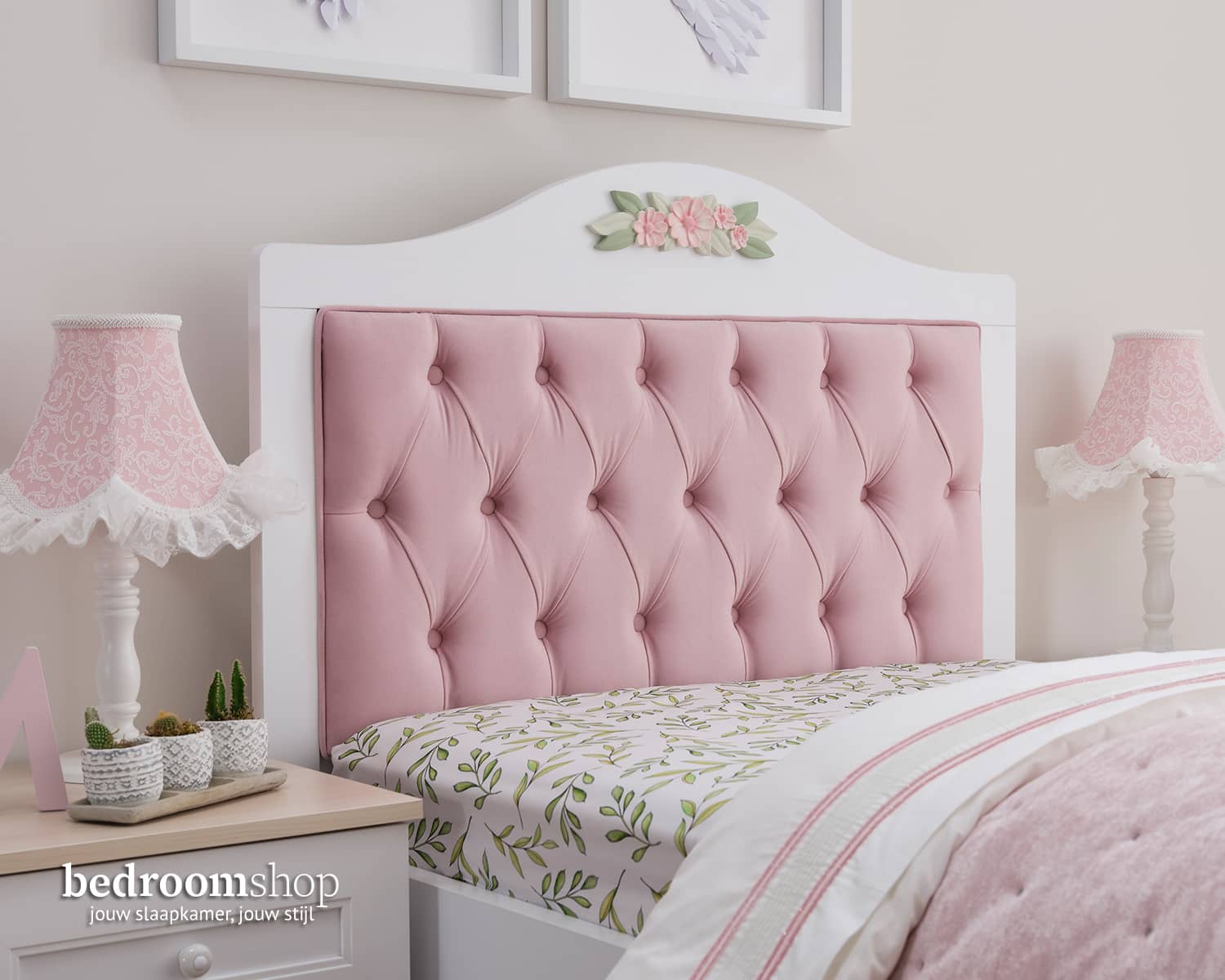 Hoofdbord bed meisjeskamer