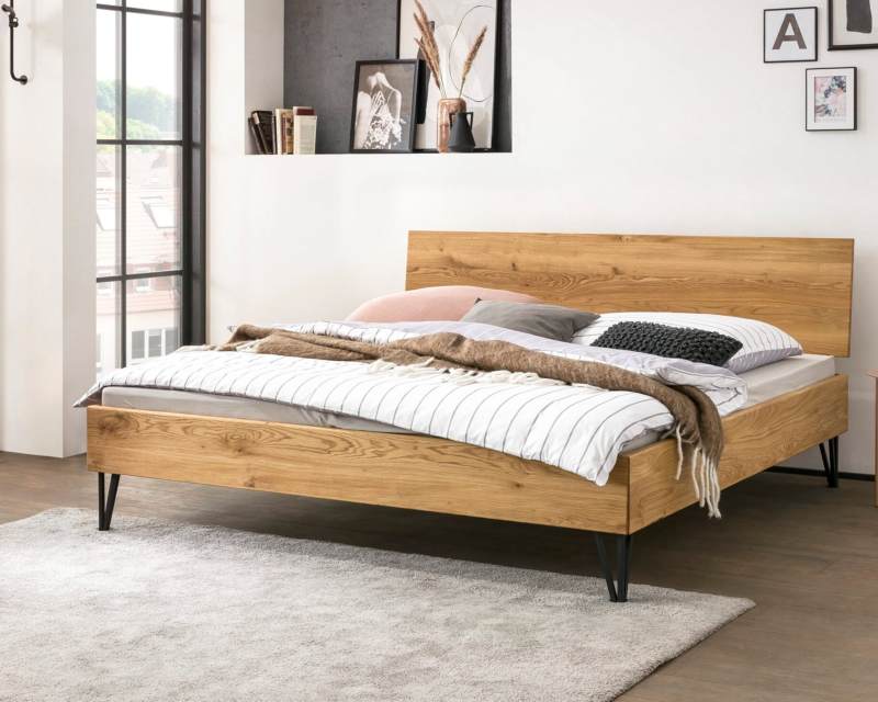 Massief houten bed Cambridge met metalen poten details