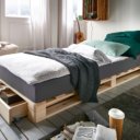 Eenpersoons pallet bed met opberglade