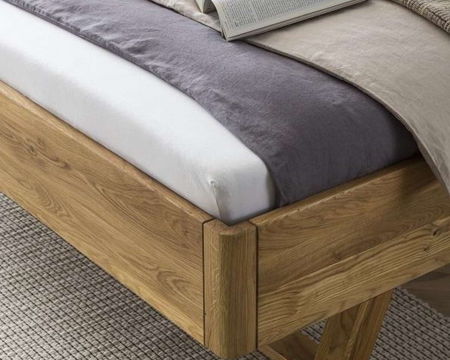Detail hoek houten bed Manchester