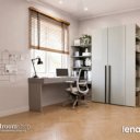 Smal bureau met kast en boekenkast smal