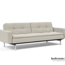 Bedbank beige met chromen poot en armleuningen