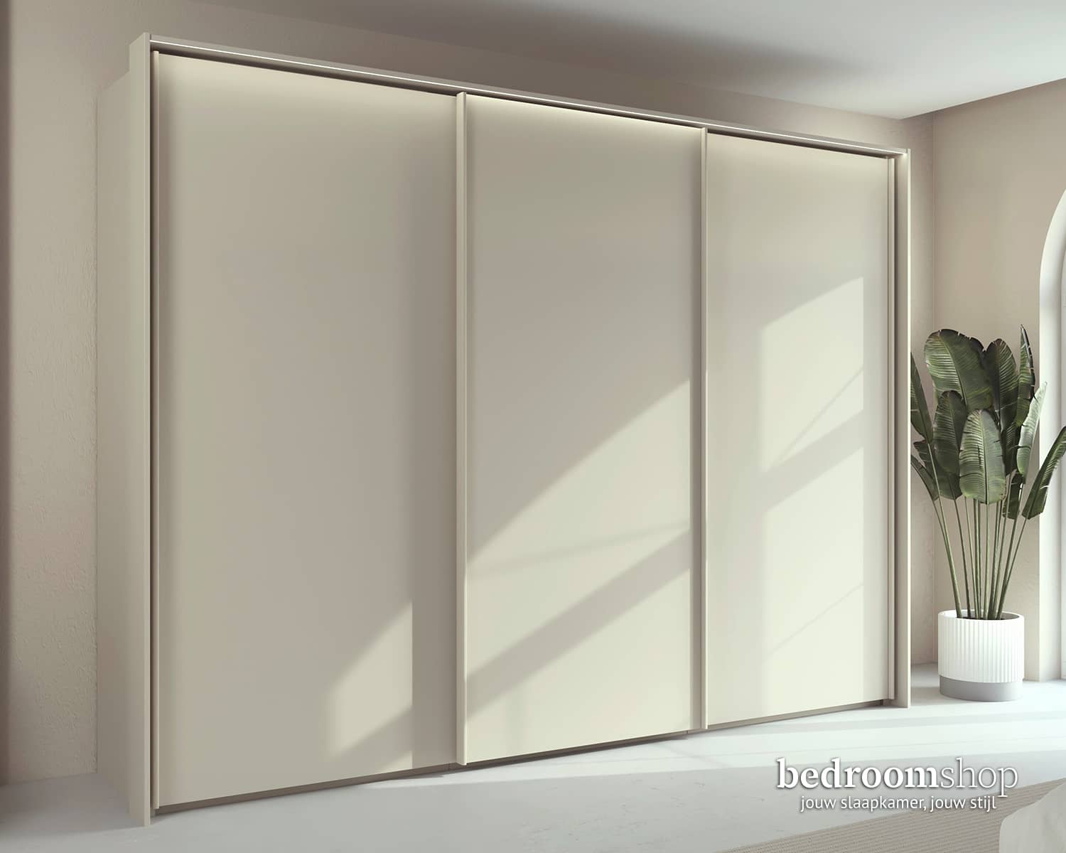 Beige/champagne kast met sierlijst met verlichting