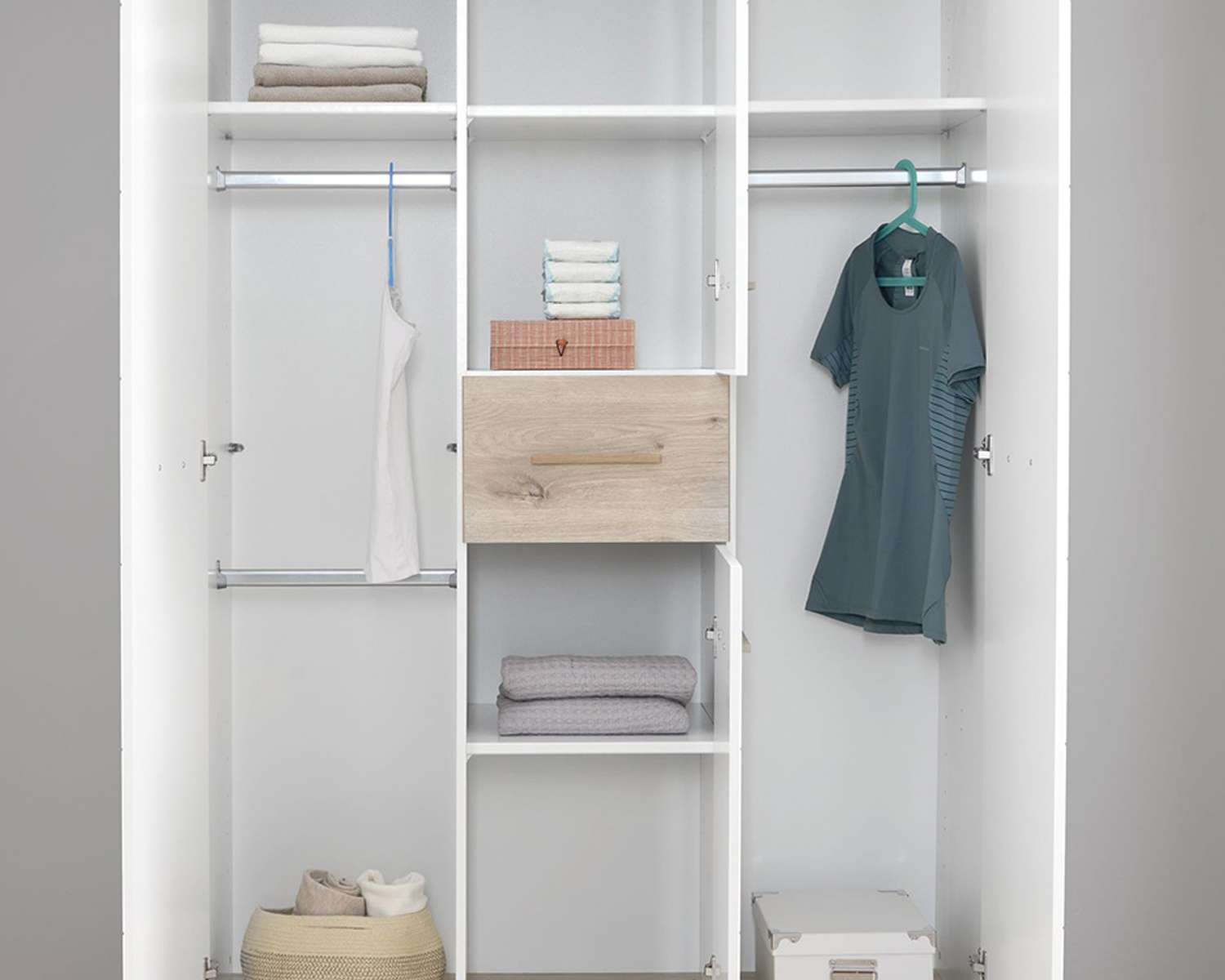 Binnenkant 135 cm babykamer kast