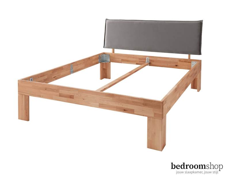 Beuken bed met stoffen hoofdbord