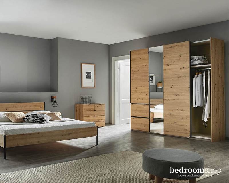 Kledingkast binnenkant