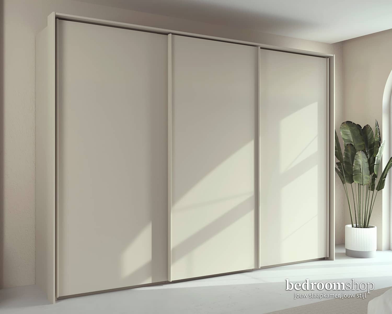 Beige 3 deurs schuifdeurkast