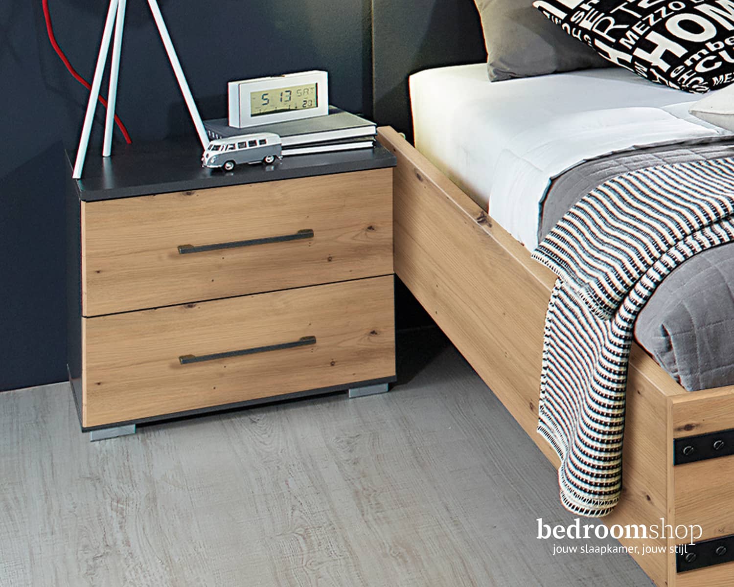 Detail nachtkastje San Diego artisan eiken