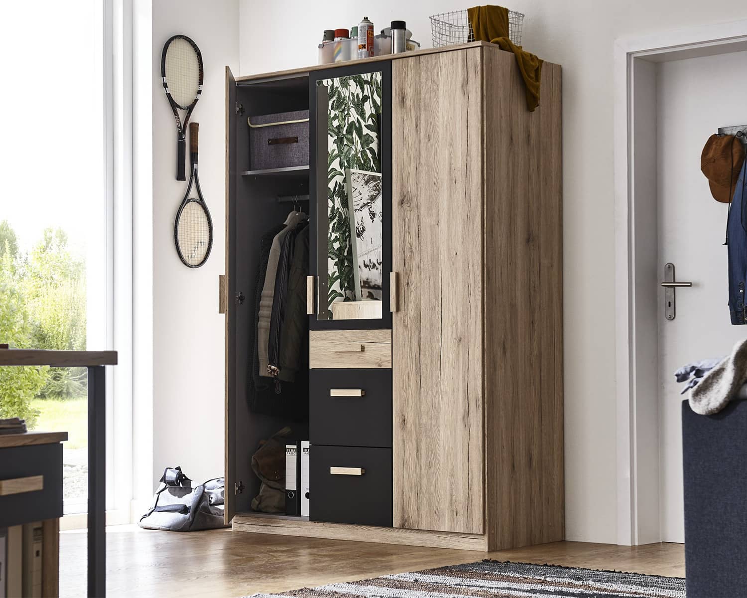 Babykamer kast 3 deurs spiegel Babykamer kast 3 deurs spiegel