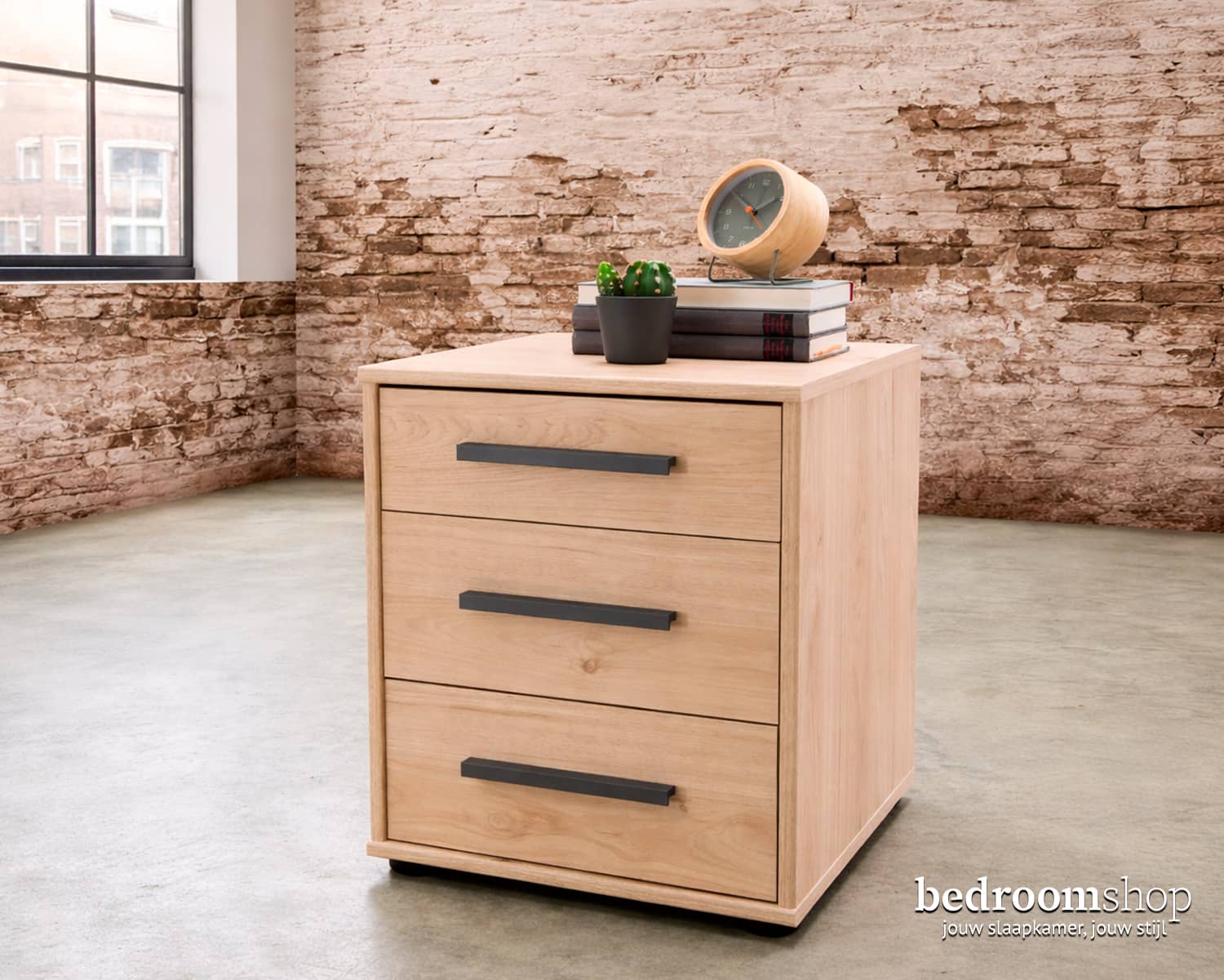 Nachtkastje steeneiken met 3 laden