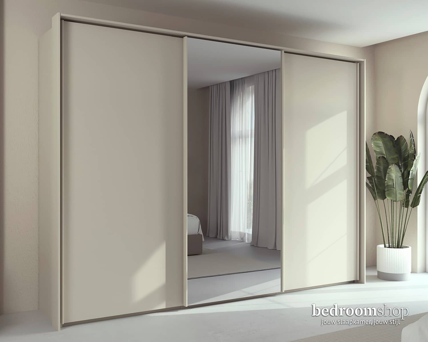 Kledingkast champagne beige met spiegel met sierlijst